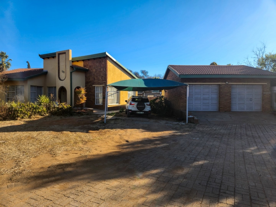 3 Bedroom Property for Sale in La Hoff North West
